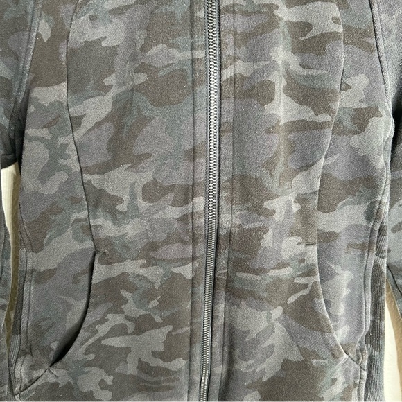 Lululemon Scuba Hoodie camo print 6 - Picture 4 of 11